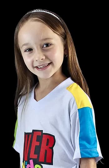 Menina vestindo uniforme escolar Ideal Work