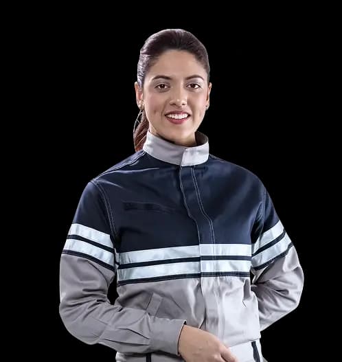 Mulher vestindo uniforme de proteção Ideal Work